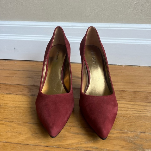 Burgundy Suede Nine West heels size 7 - Picture 2 of 6